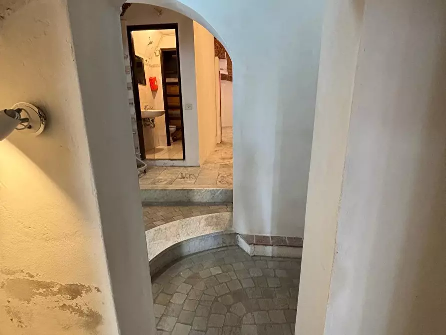 Immagine 6 di Locale commerciale in affitto  a Sarzana