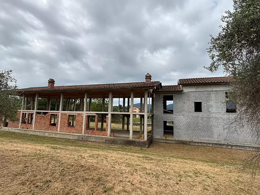 Immagine 5 di Rustico / casale in vendita  a Sarzana