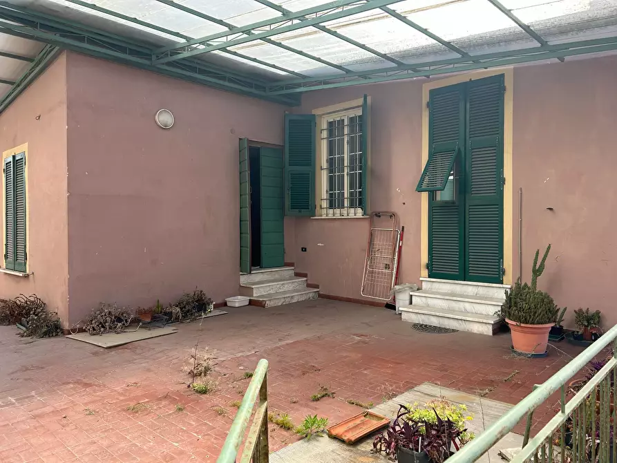 Immagine 9 di Porzione di casa in vendita  a Sarzana