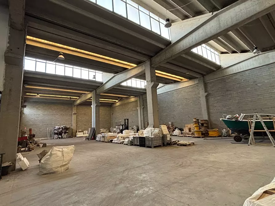 Immagine 3 di Attività artigianale in vendita  a Sarzana