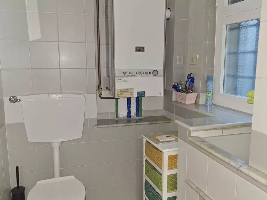 Immagine 10 di Locale commerciale in affitto  a Sarzana