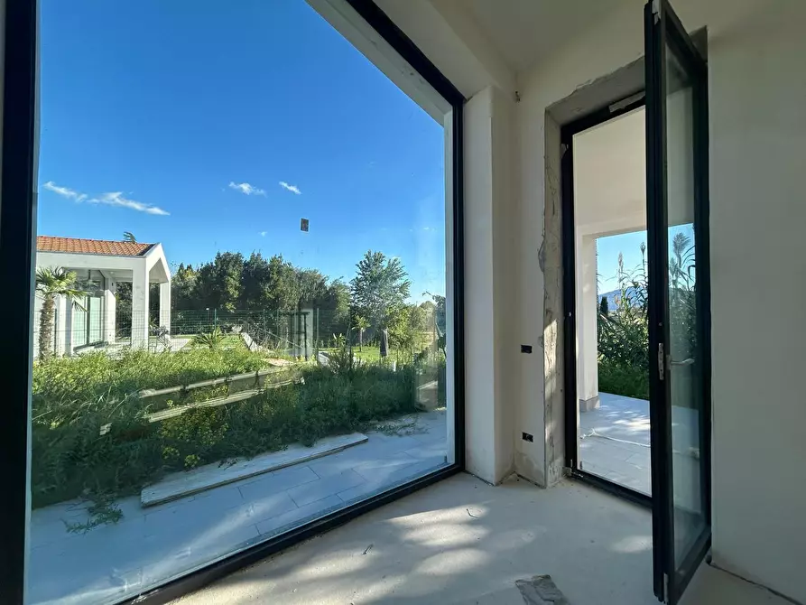 Immagine 20 di Villa in vendita  a Sarzana