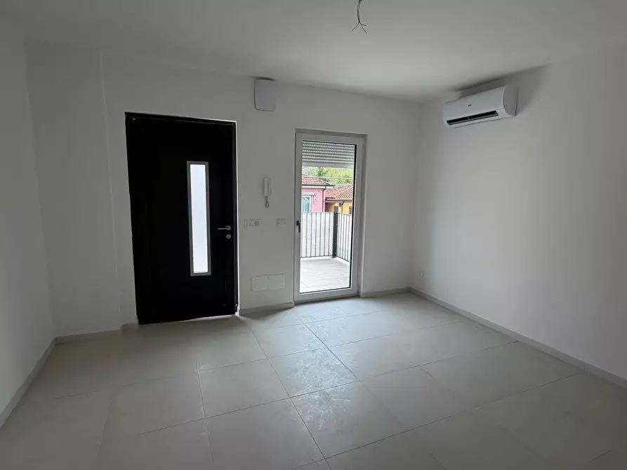 Immagine 5 di Bilocale in vendita  a Sarzana