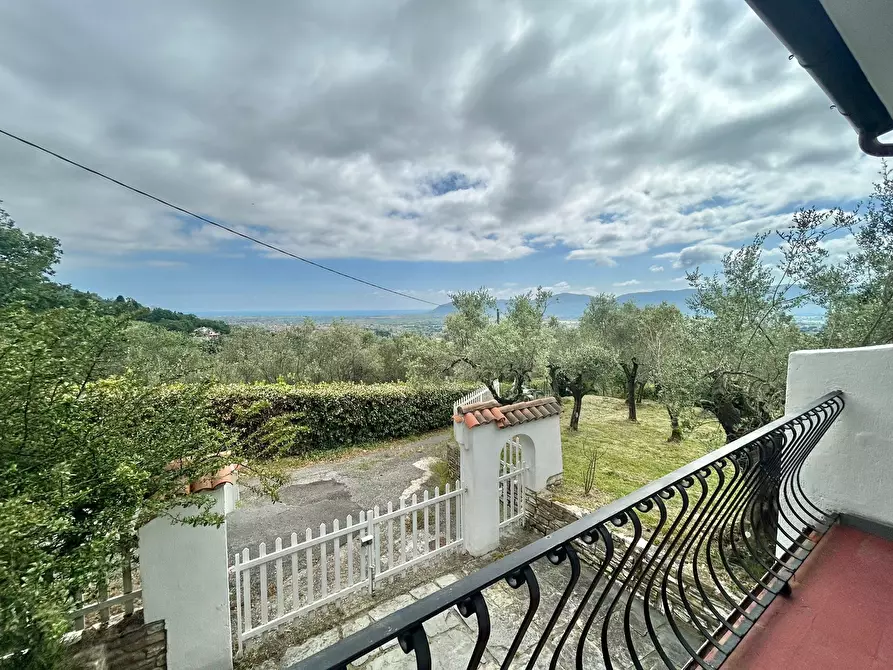 Immagine 12 di Casa indipendente in vendita  a Castelnuovo Magra