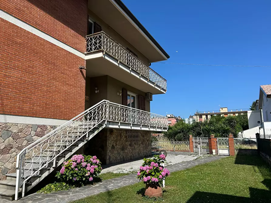 Immagine 1 di Quadrilocale in vendita  a Sarzana