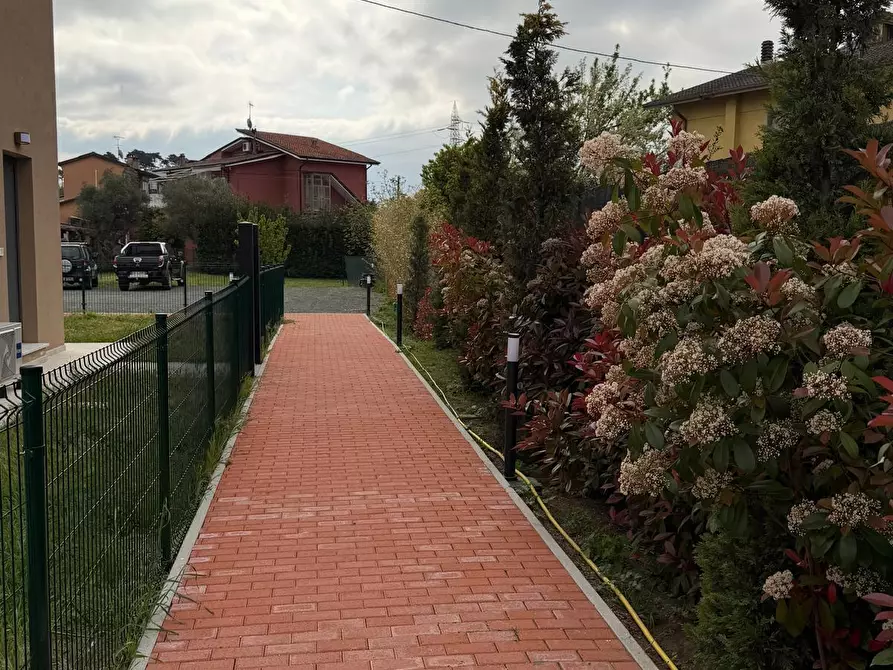 Immagine 9 di Bilocale in vendita  a Sarzana