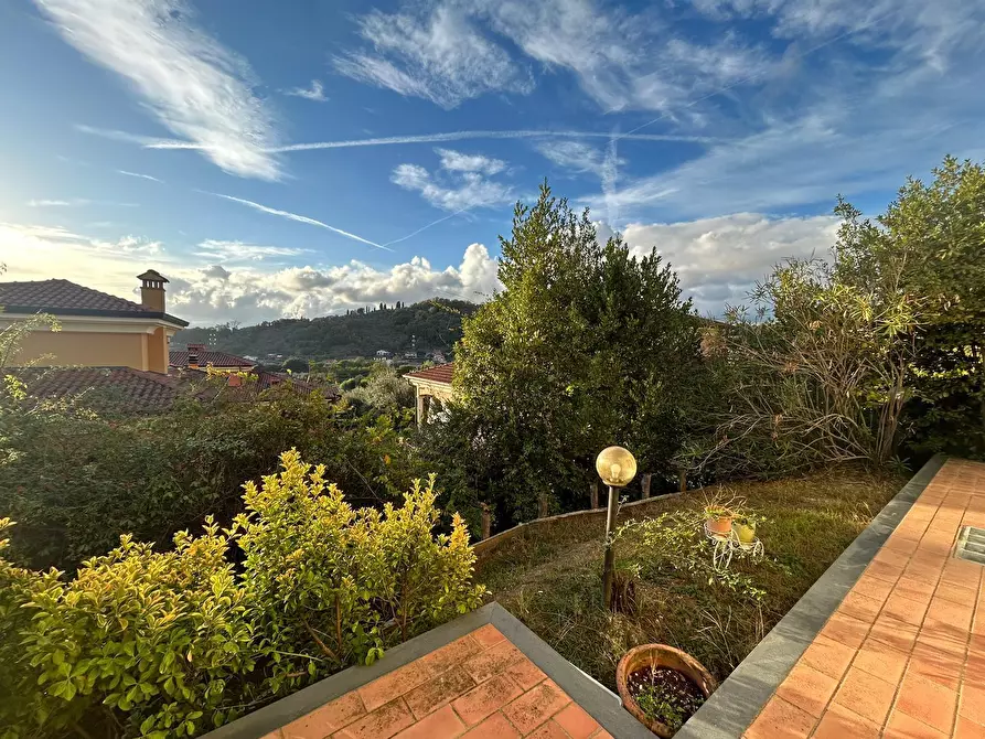 Immagine 15 di Villa in vendita  a Sarzana