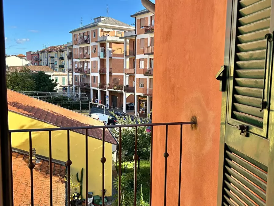 Immagine 15 di Locale commerciale in vendita  a Sarzana