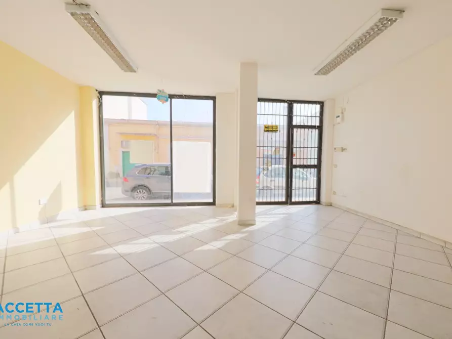 Immagine 9 di Locale commerciale in vendita  in Corso Vittorio Emanuele II 196 a Taranto