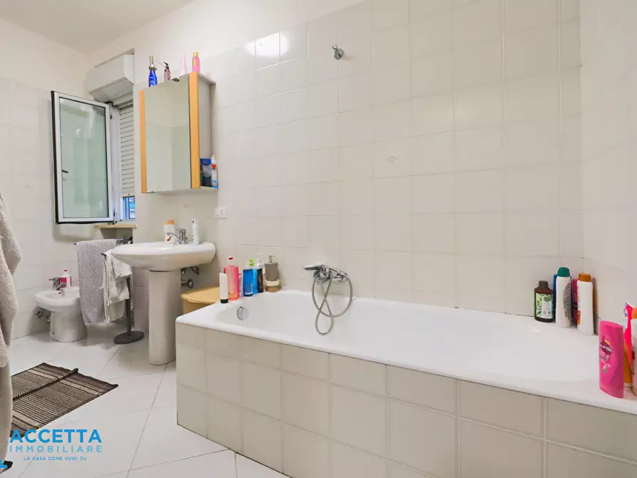 Immagine 17 di Trilocale in vendita  in Via Lago di Lugano 24 a Taranto