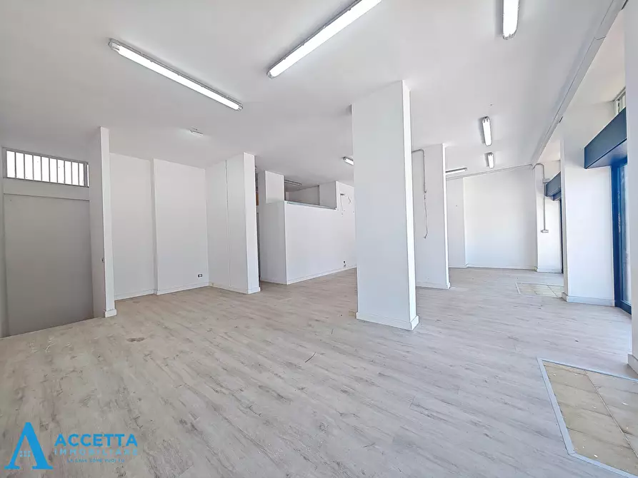 Immagine 7 di Locale commerciale in affitto  in Via Carlo Magno 20 a Taranto
