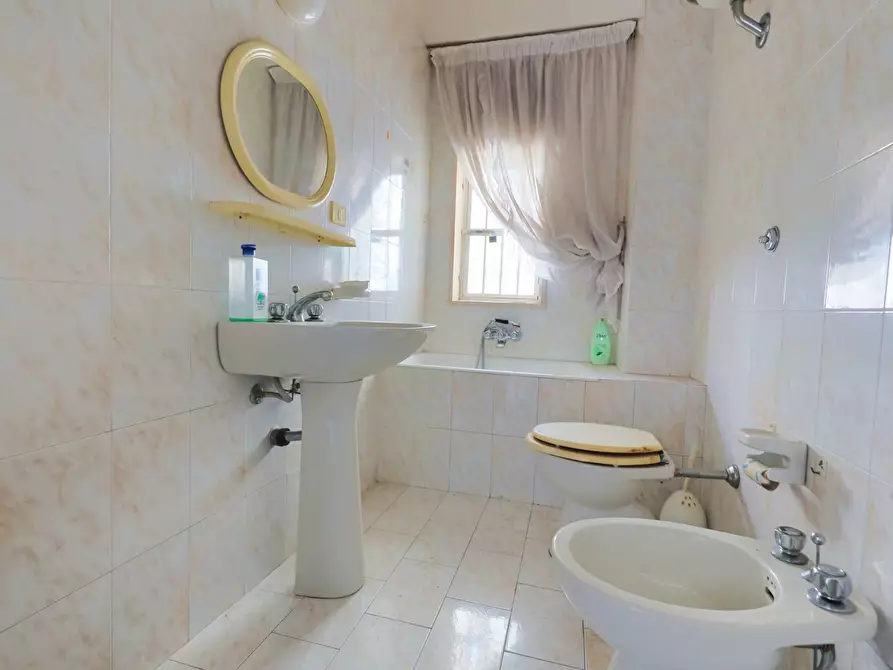 Immagine 15 di Quadrilocale in vendita  in Viale Liguria 38 a Taranto