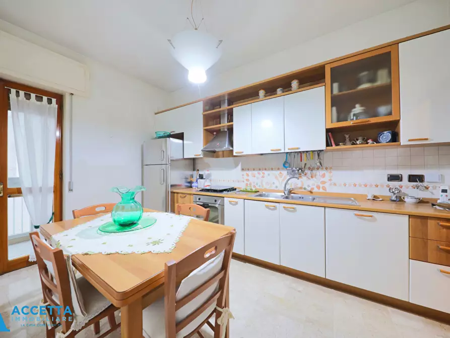 Immagine 16 di Trilocale in vendita  in Viale Magna Grecia 104 a Taranto
