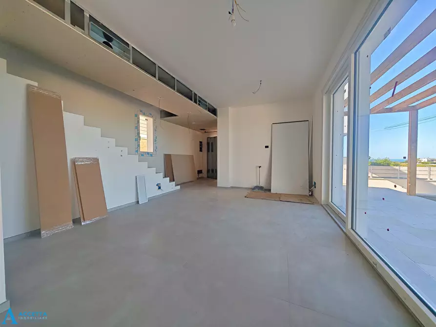 Immagine 11 di Villa in vendita  in Via Azalee a Taranto