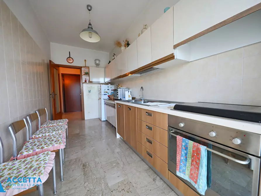 Immagine 17 di Quadrilocale in vendita  in Via Veneto 116 a Taranto