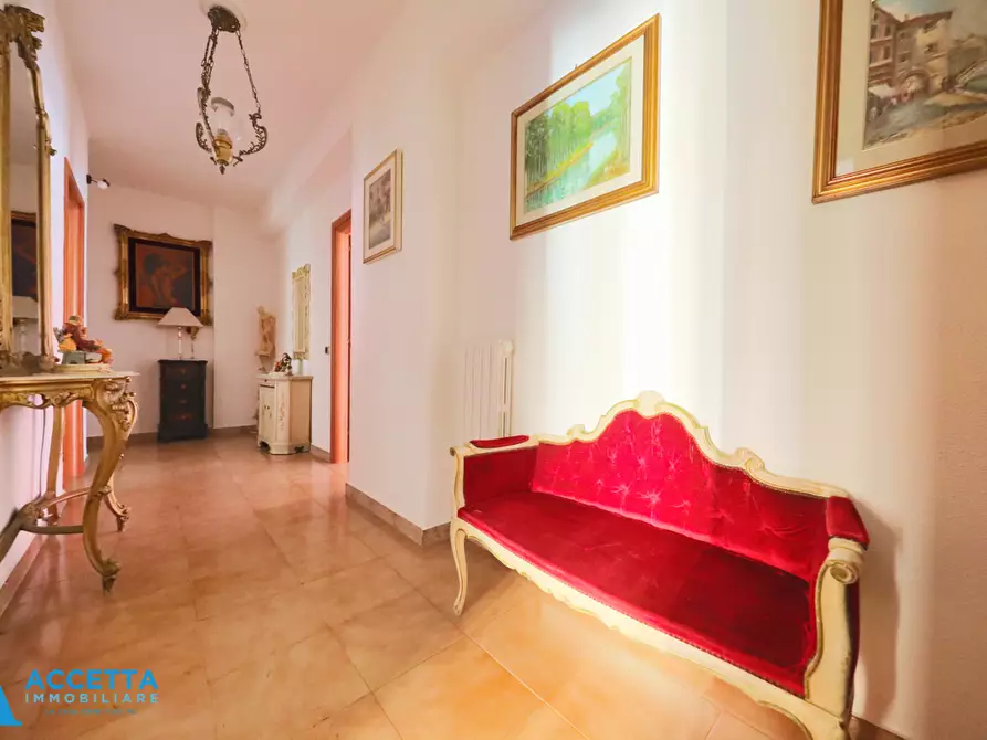 Immagine 18 di Trilocale in vendita  in Via Lupoli 1 a Taranto
