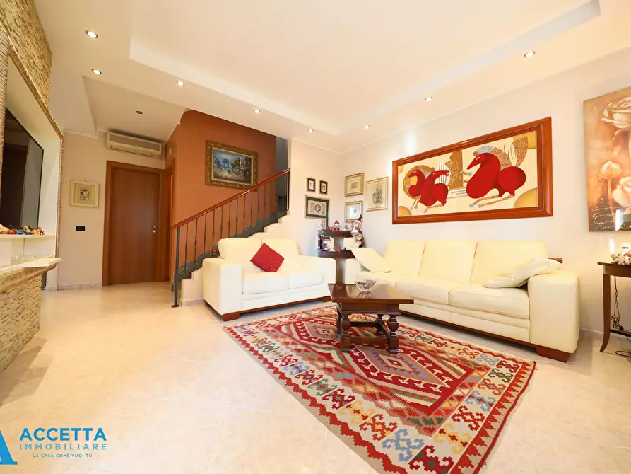 Immagine 2 di Villa in vendita  in Via Cantoni 20 a Taranto