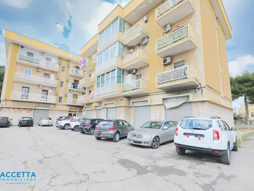 Immagine 2 di Locale commerciale in vendita  in Corso Vittorio Emanuele II 11 a Taranto