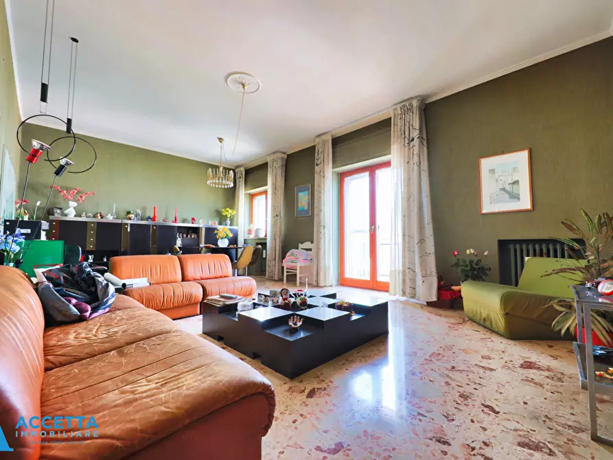 Immagine 9 di Trilocale in vendita  in Via Lago Trasimeno 5 a Taranto