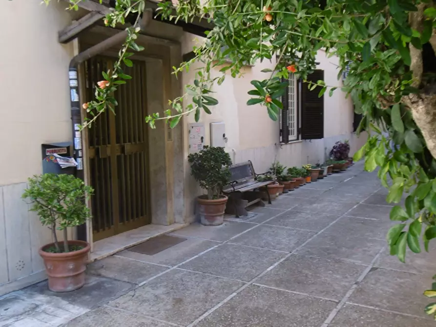 Immagine 16 di Trilocale in vendita  in PIAZZA DEI VISCONTI a Roma