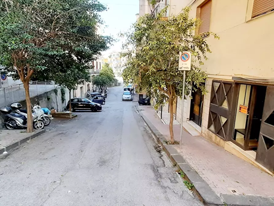 Immagine 9 di Locale commerciale in vendita  in Via Sant'Eremita 27 a Salerno