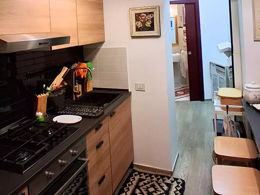 Immagine 8 di Trilocale in vendita  in Vicolo Porta Rateprandi 14 a Salerno