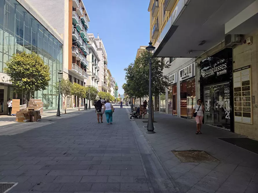 Immagine 3 di Locale commerciale in vendita  in Corso Vittorio Emanuele a Salerno