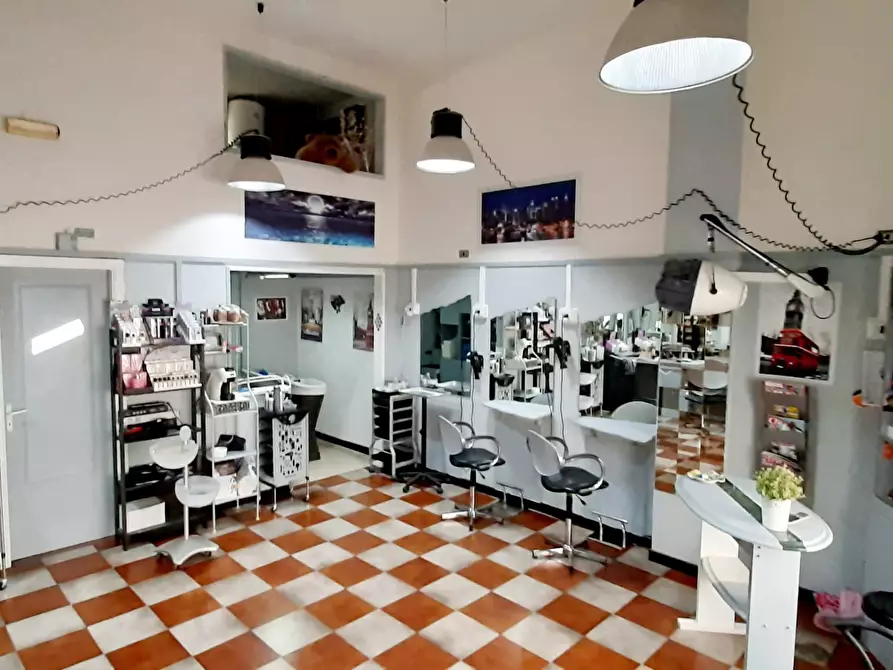 Immagine 9 di Attività commerciale in vendita  in Via della Quercia 17 a Pellezzano