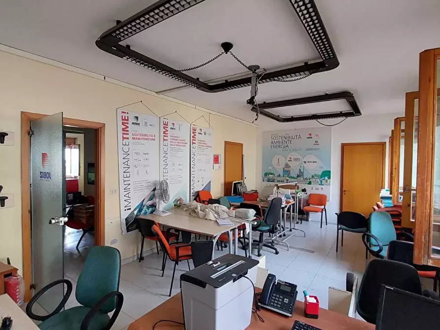 Immagine 11 di Ufficio in vendita  in Via Sabato Visco 24a a Salerno