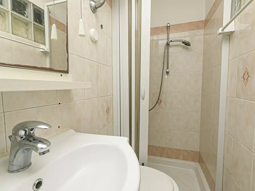 Immagine 20 di Bilocale in vendita  in Via Beata Chiara 4 a Genova