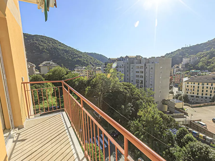 Immagine 18 di Pentalocale in vendita  in Via delle Acacie 10 a Genova