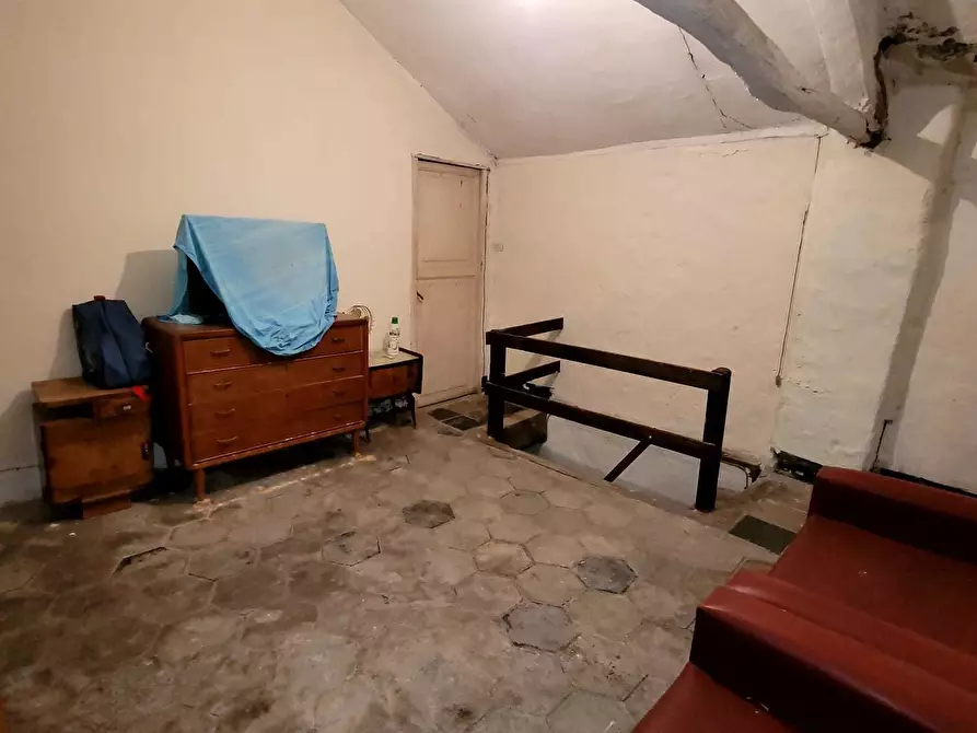 Immagine 71 di Pentalocale in vendita  in Via Campi 7 a Serra Riccò