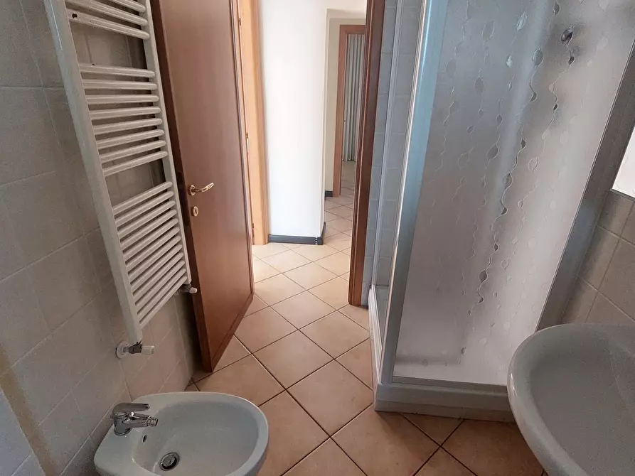 Immagine 11 di Ufficio in affitto  a Campomorone