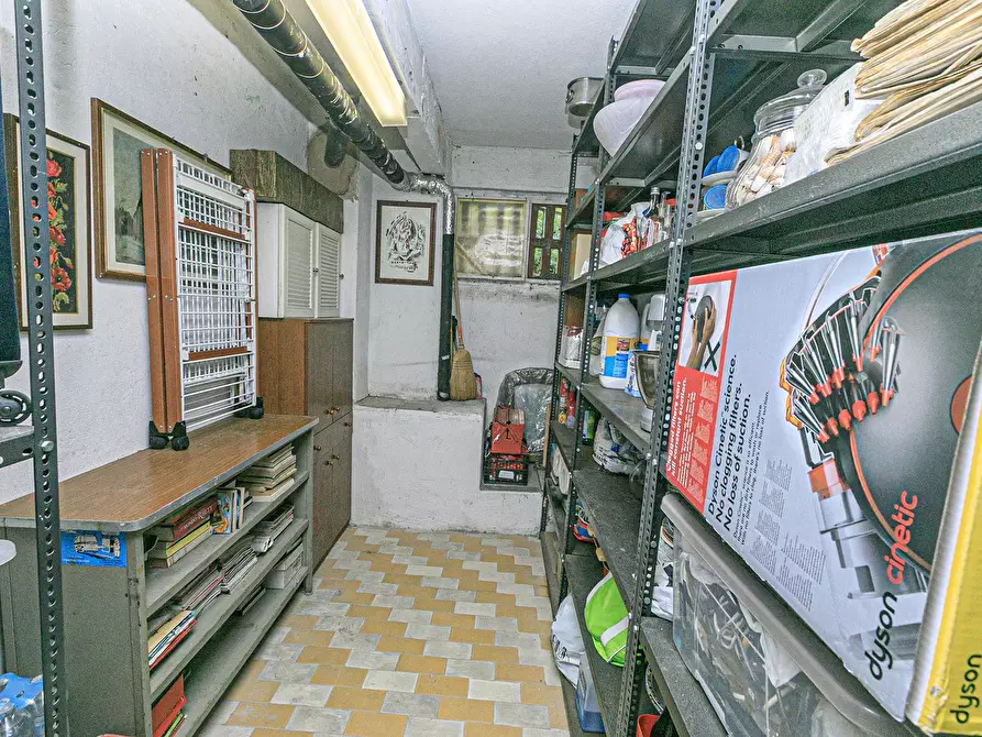 Immagine 37 di Pentalocale in vendita  in Via delle Acacie 10 a Genova