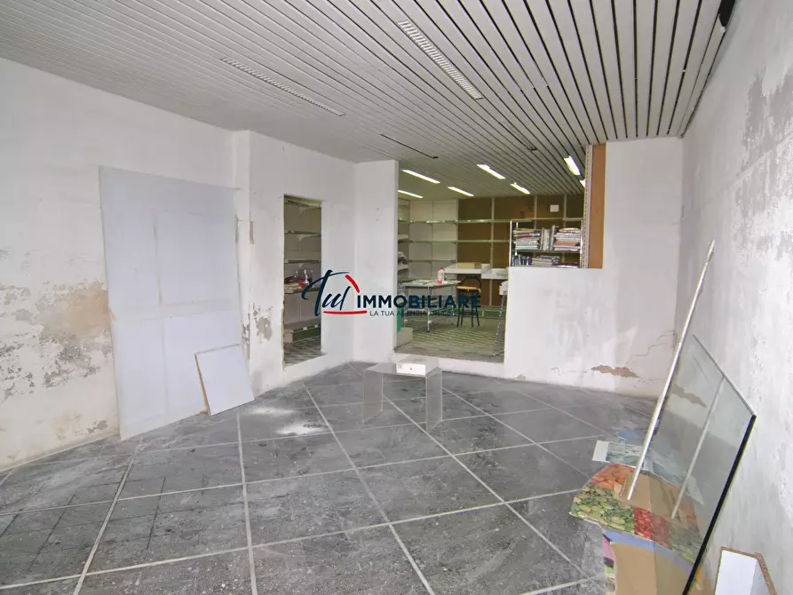 Immagine 17 di Locale commerciale in vendita  in Via del Pettine 5 a Livorno