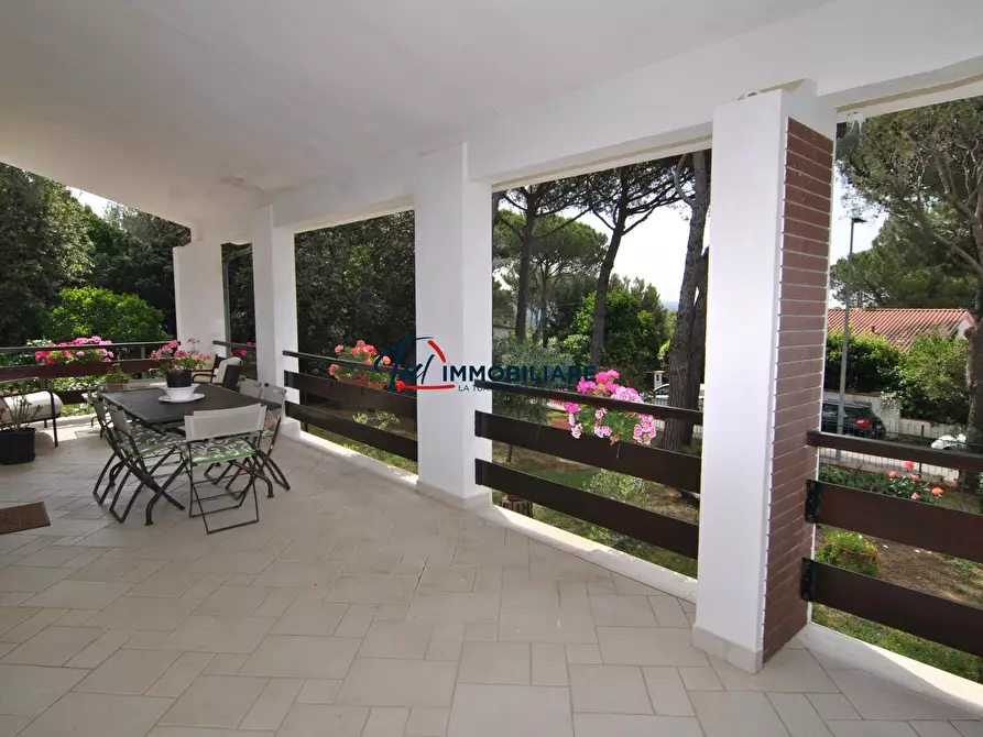 Immagine 4 di Villa in vendita  in Via Kaiser Parodi 15 a Livorno