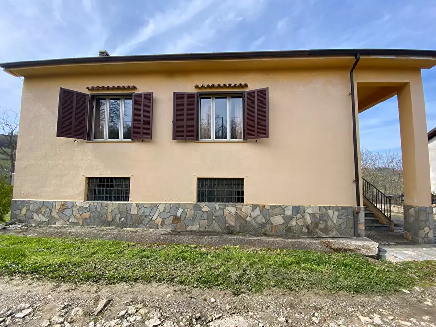 Immagine 3 di Villa in vendita  in Località Leprato 14 a Serravalle Langhe