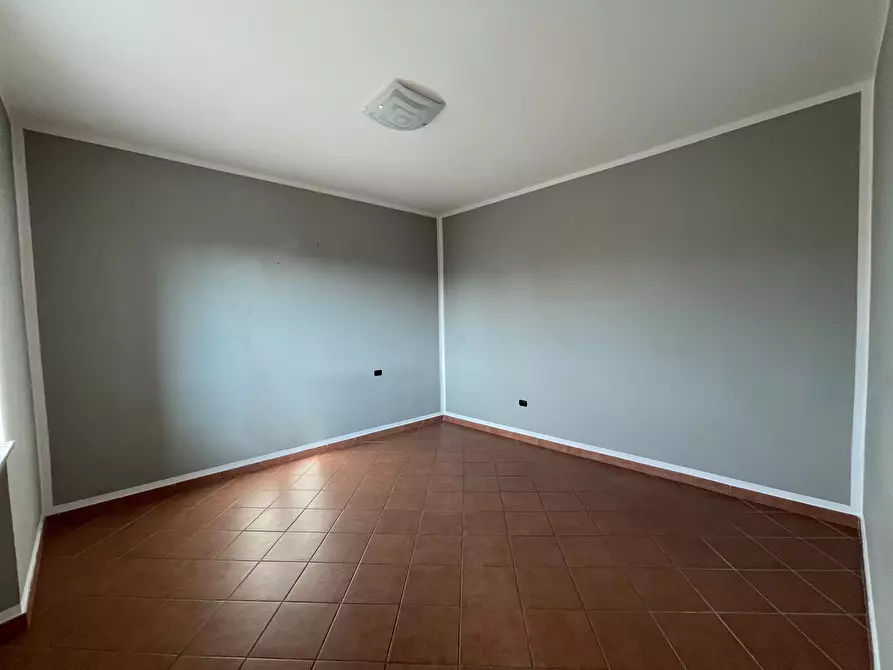 Immagine 8 di Quadrilocale in vendita  in Località Borgonuovo B 69 a Monchiero