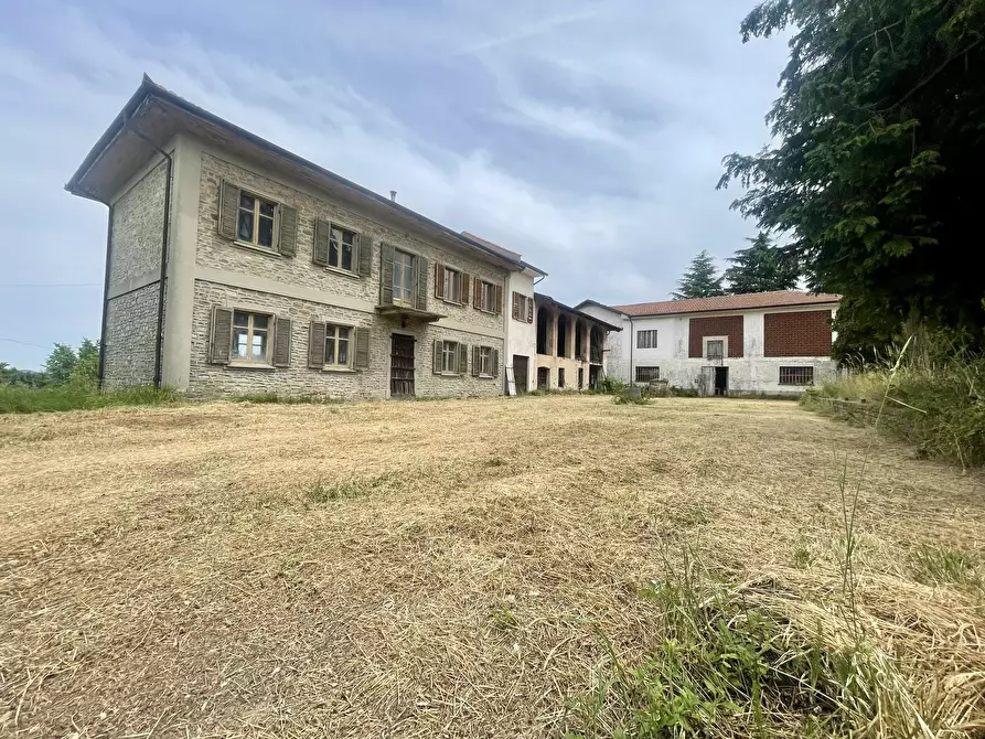 Immagine 5 di Rustico / casale in vendita  in Frazione Villa 8 a Serravalle Langhe