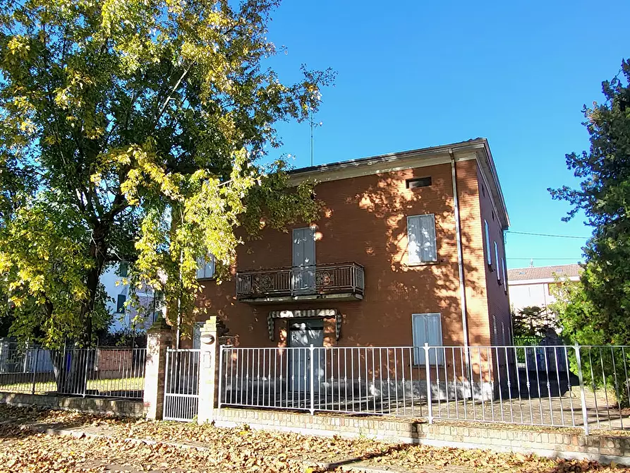 Immagine 8 di Villa in vendita  in Strada Cornazzano 3 a Sissa Trecasali