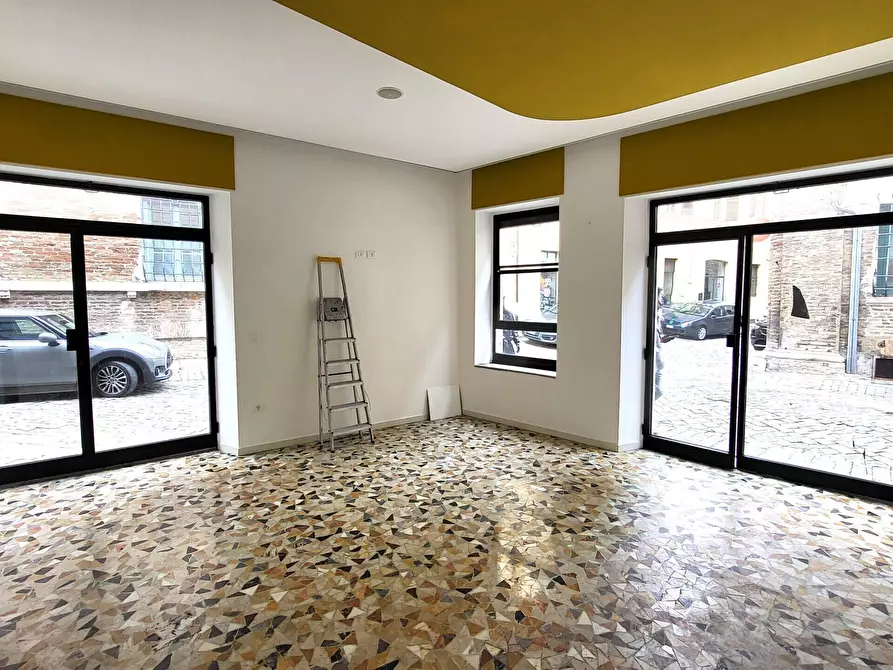 Immagine 4 di Locale commerciale in vendita  a Senigallia