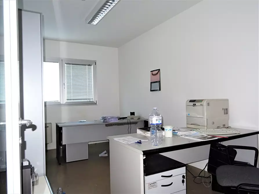 Immagine 8 di Attività artigianale in vendita  a Senigallia