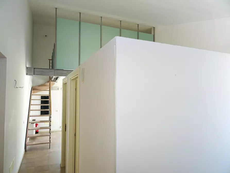 Immagine 15 di Ufficio in vendita  a Senigallia