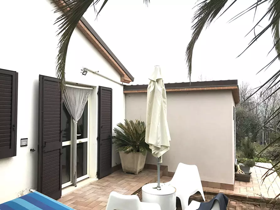 Immagine 4 di Casa trifamiliare in vendita  in Strada del Giardino 180 a Senigallia