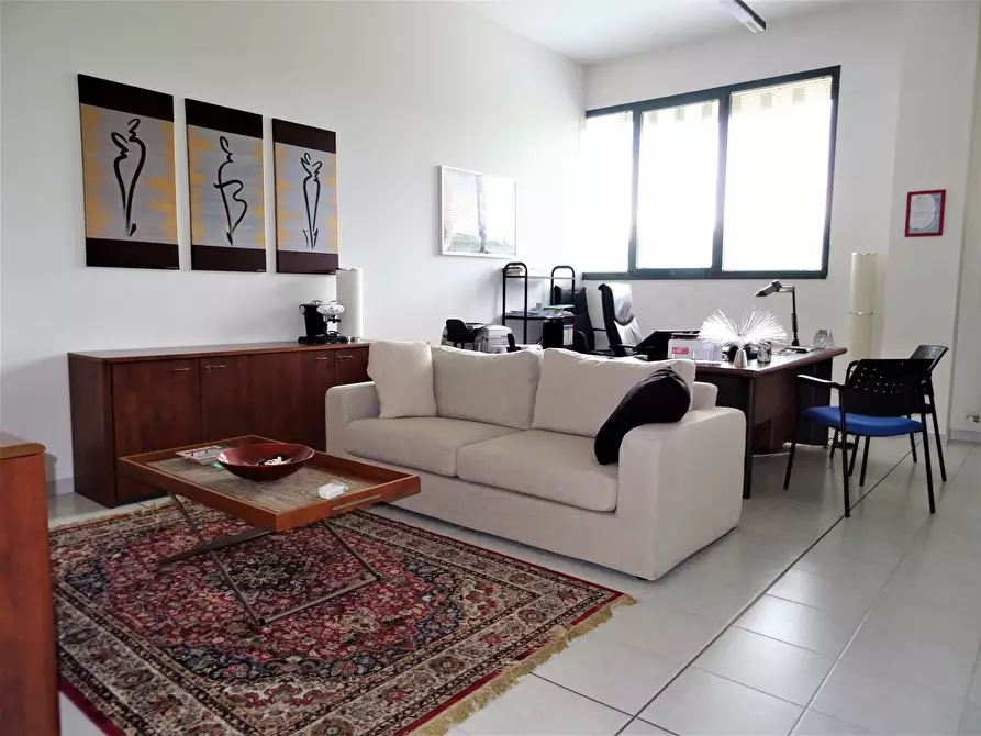 Immagine 5 di Ufficio in vendita  a Senigallia