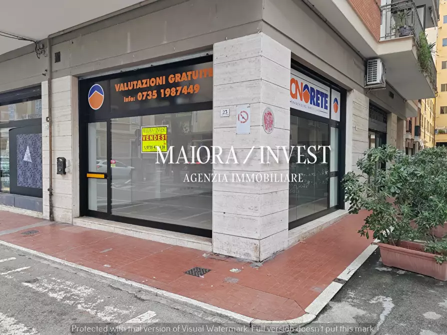 Immagine 11 di Locale commerciale in vendita  in Via Francesco Crucioli a Grottammare