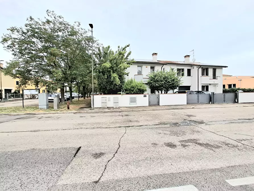 Immagine 21 di Casa bifamiliare in vendita  in Via E. Berlinguer 242 a Bosaro