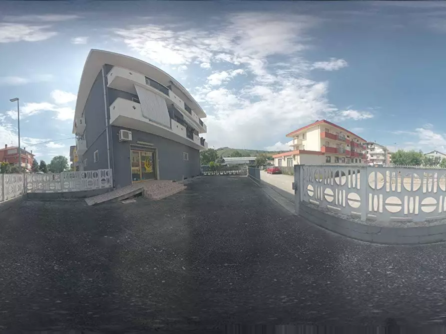 Immagine 17 di Locale commerciale in vendita  a Pineto