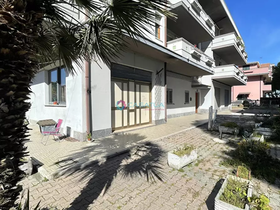 Immagine 9 di Locale commerciale in vendita  a Pineto