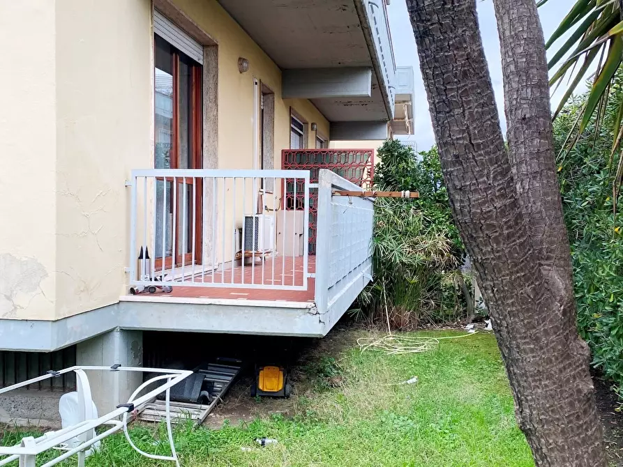 Immagine 10 di Quadrilocale in vendita  in Via delle Pinete 19 a Carrara